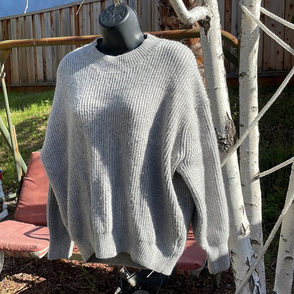 Gray sweater - Picture 2 of 3